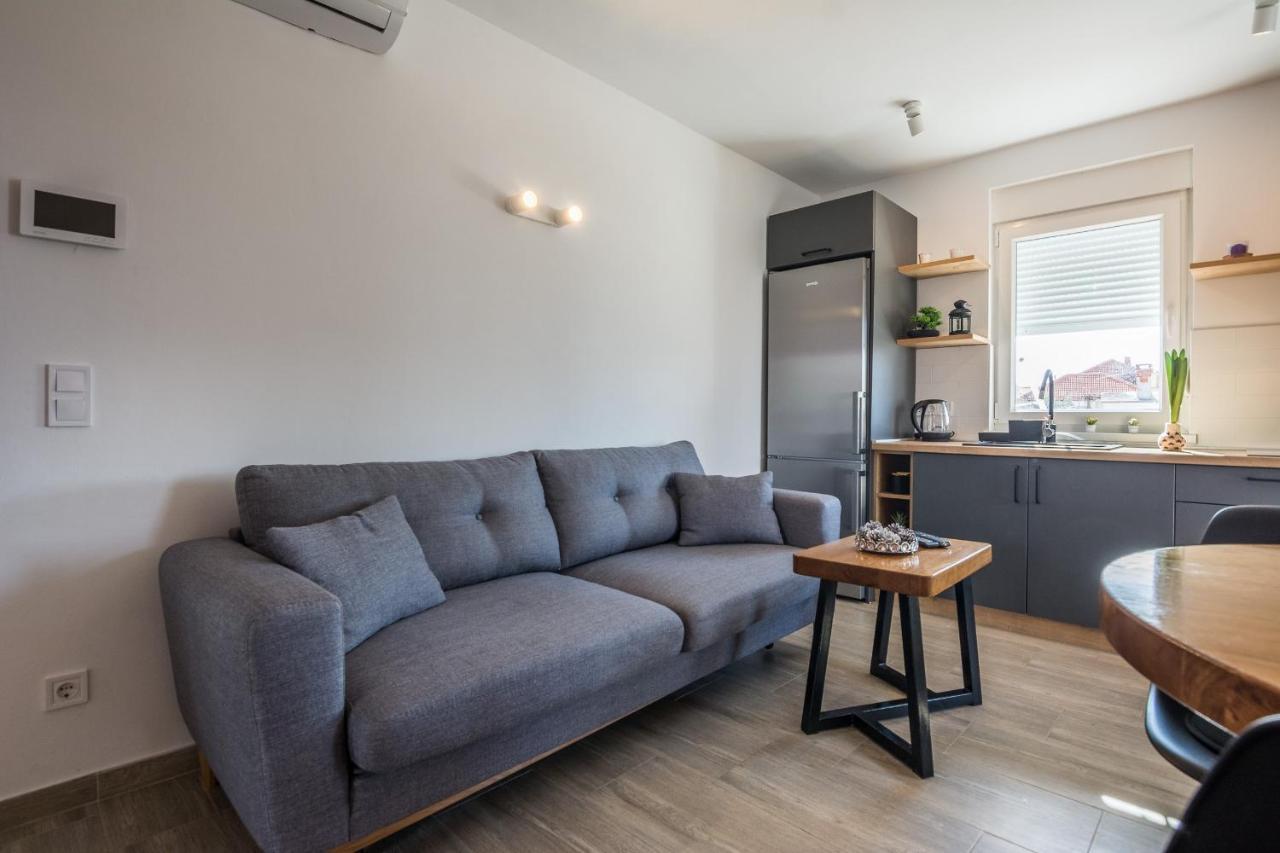 Apartments Pejakovic Vir Buitenkant foto