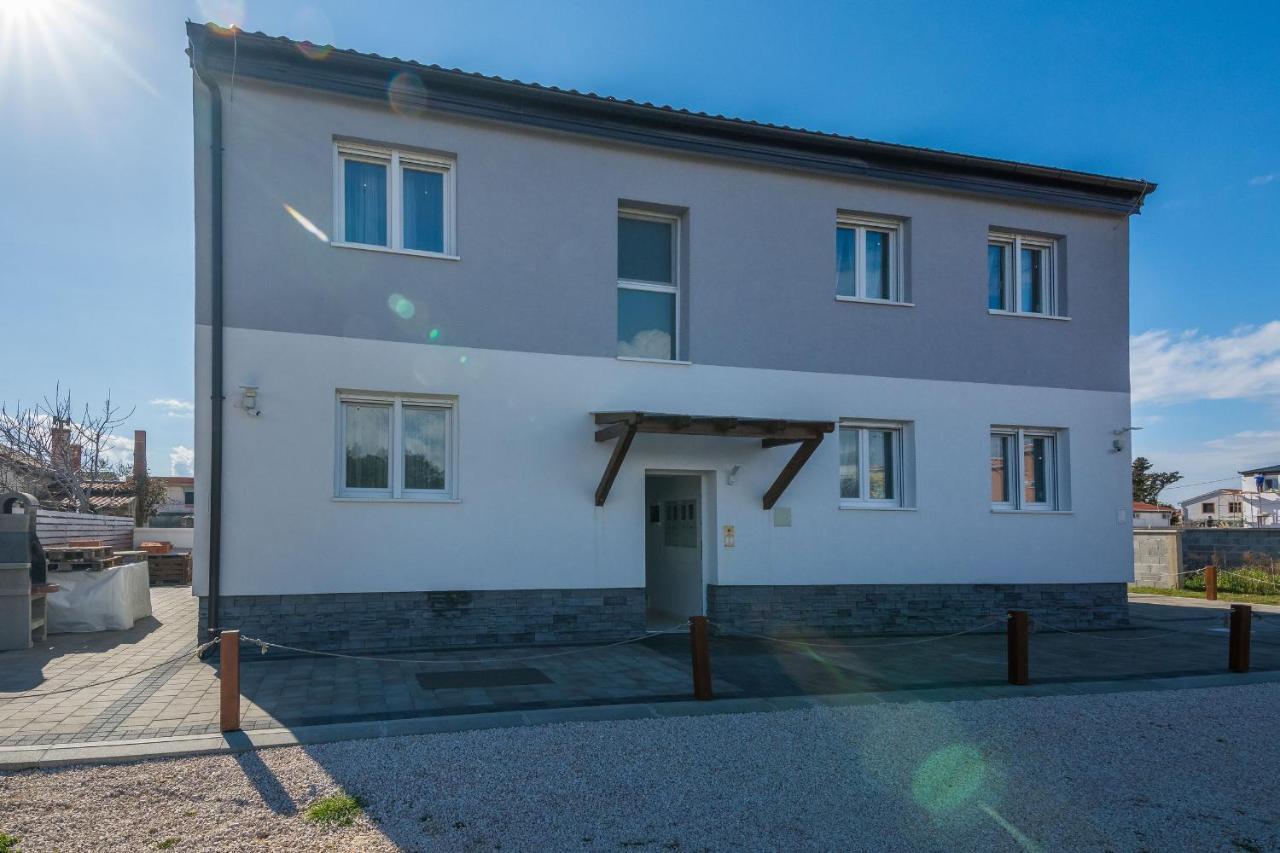 Apartments Pejakovic Vir Buitenkant foto