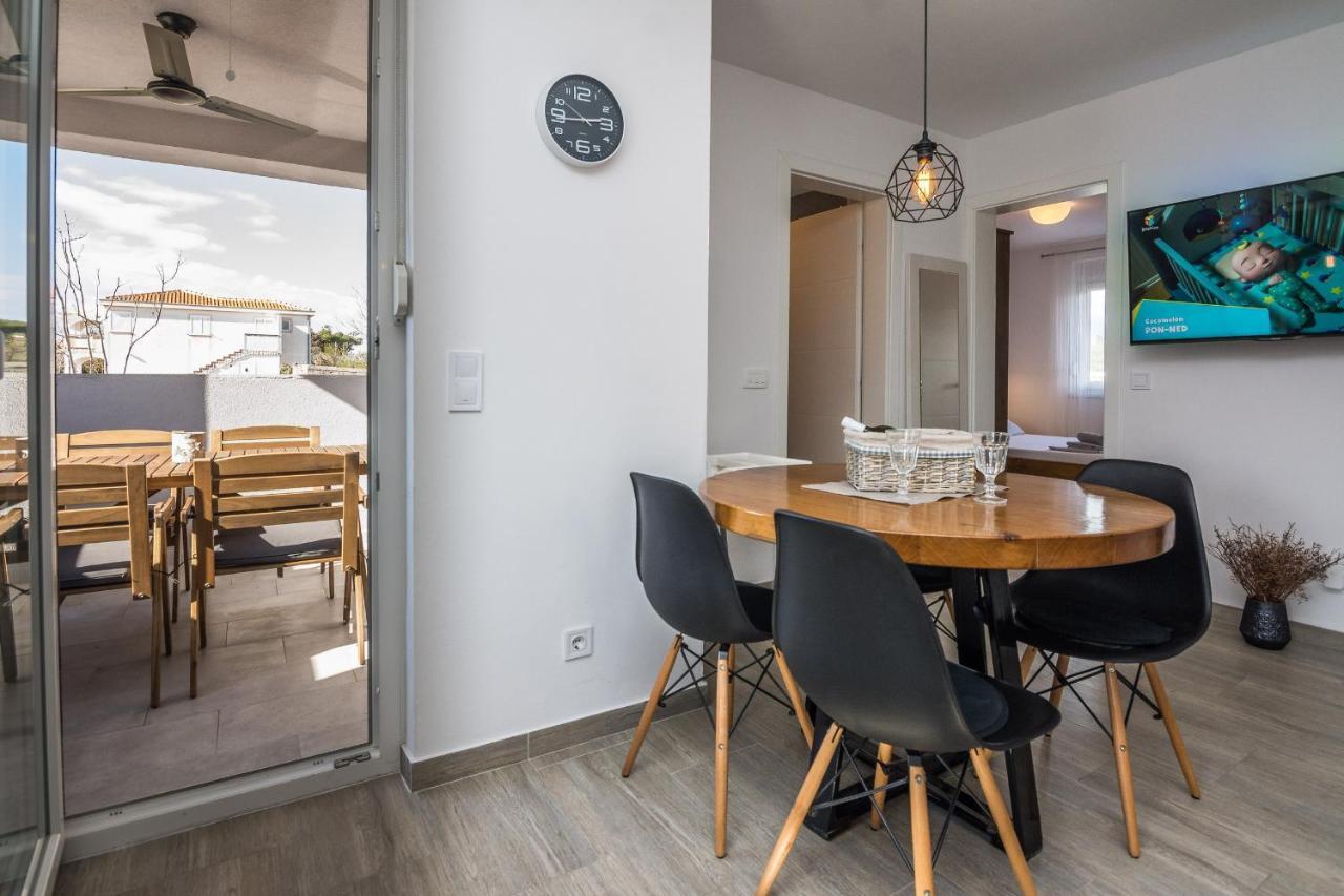 Apartments Pejakovic Vir Buitenkant foto