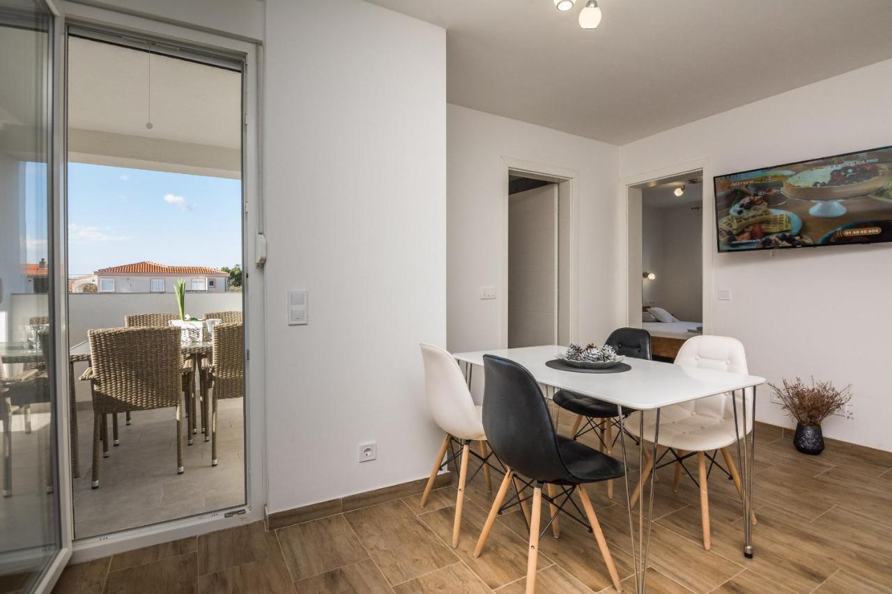 Apartments Pejakovic Vir Buitenkant foto