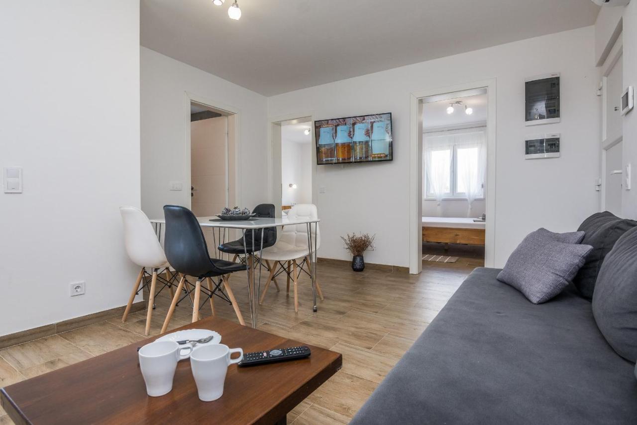 Apartments Pejakovic Vir Buitenkant foto