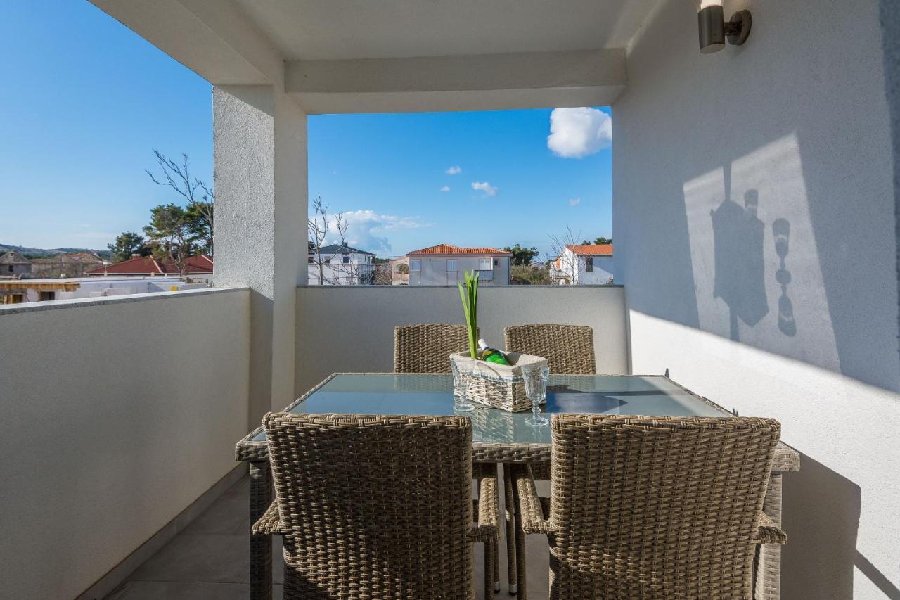 Apartments Pejakovic Vir Buitenkant foto